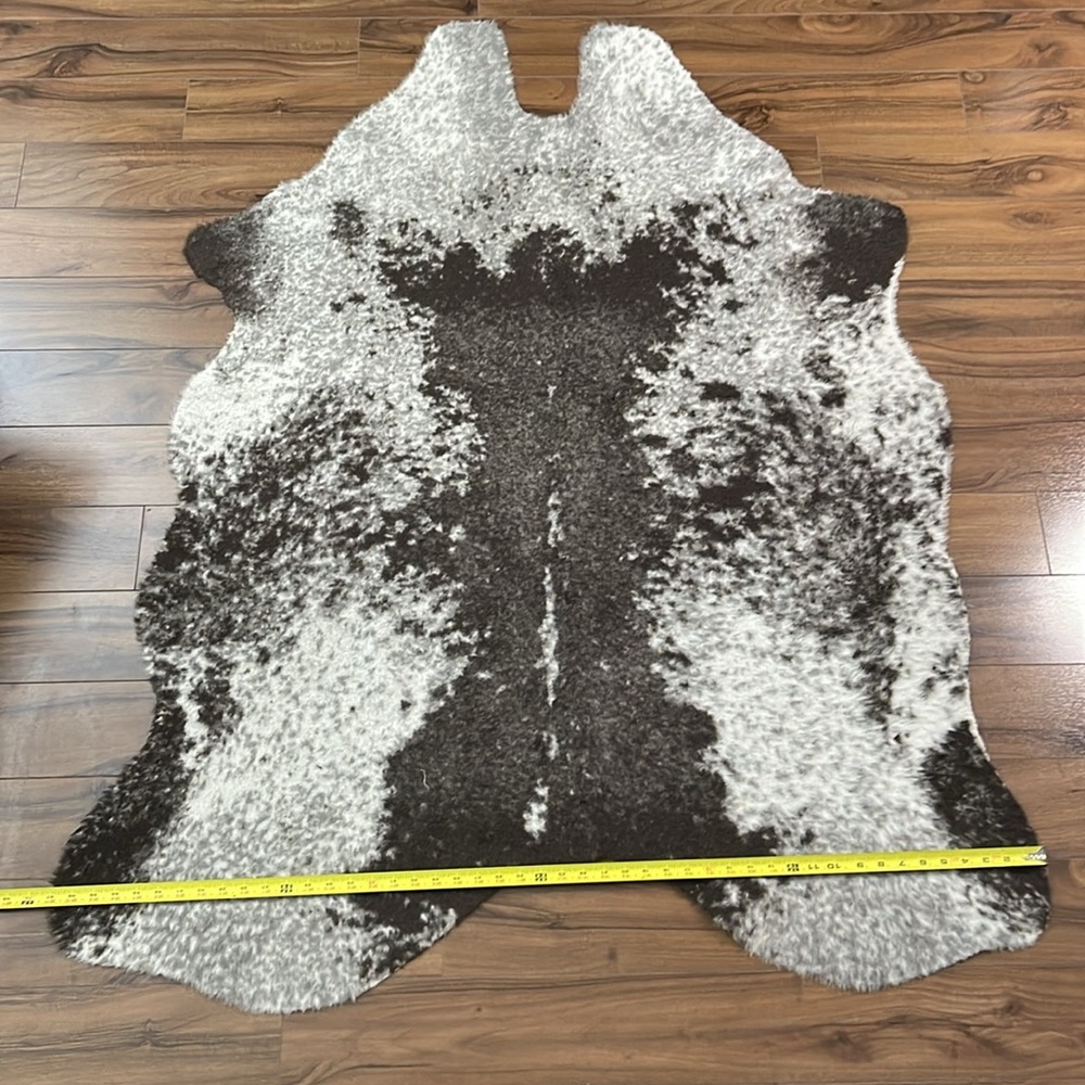 Modern Rug - Picture 6 of 7